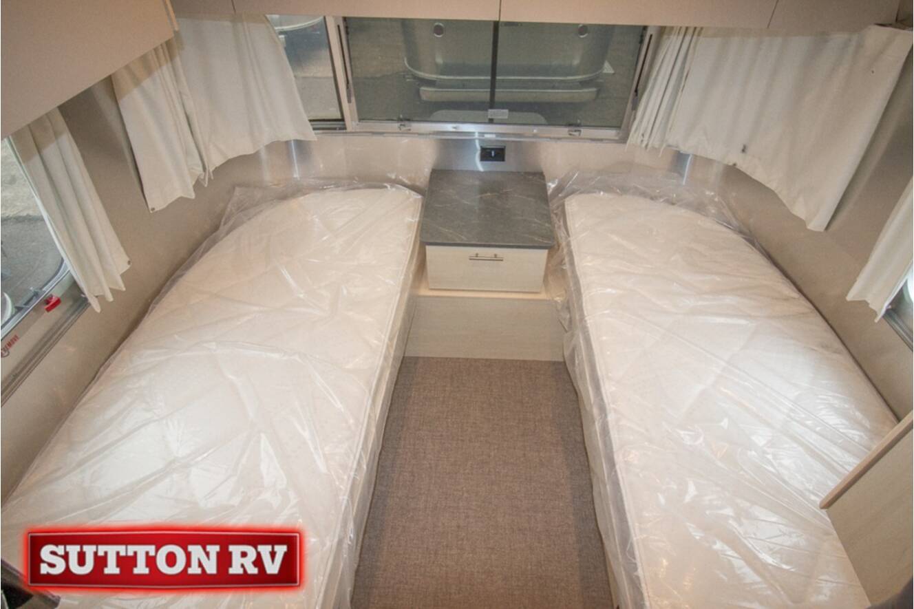 A photo of this 2026 Airstream Flying Cloud 25FB Twin