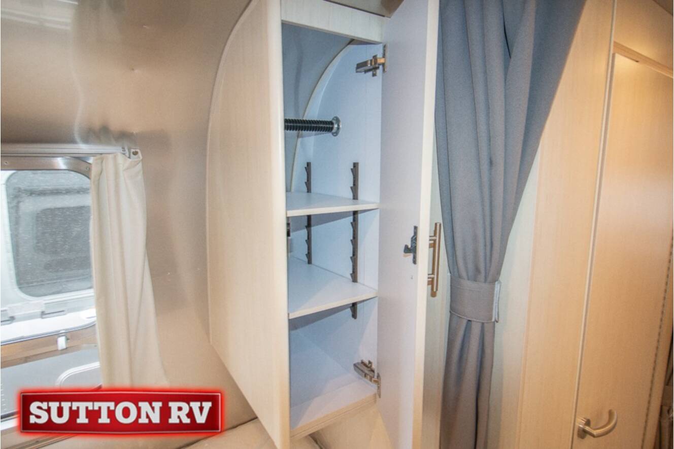 A photo of this 2026 Airstream Flying Cloud 25FB Twin