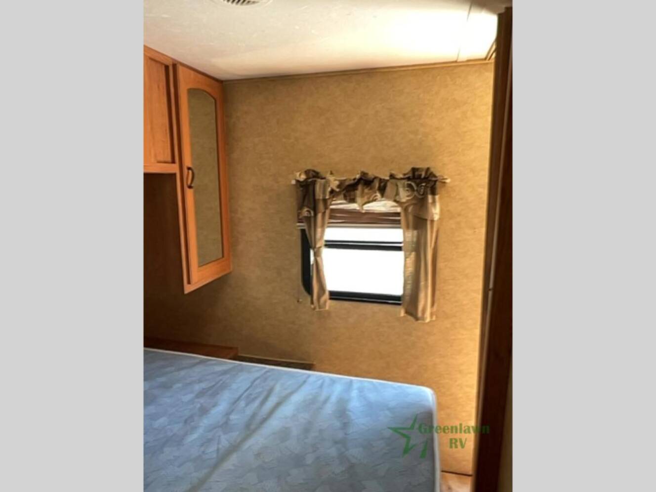 A photo of this 2011 Prime Time Rv LaCrosse 318BHS