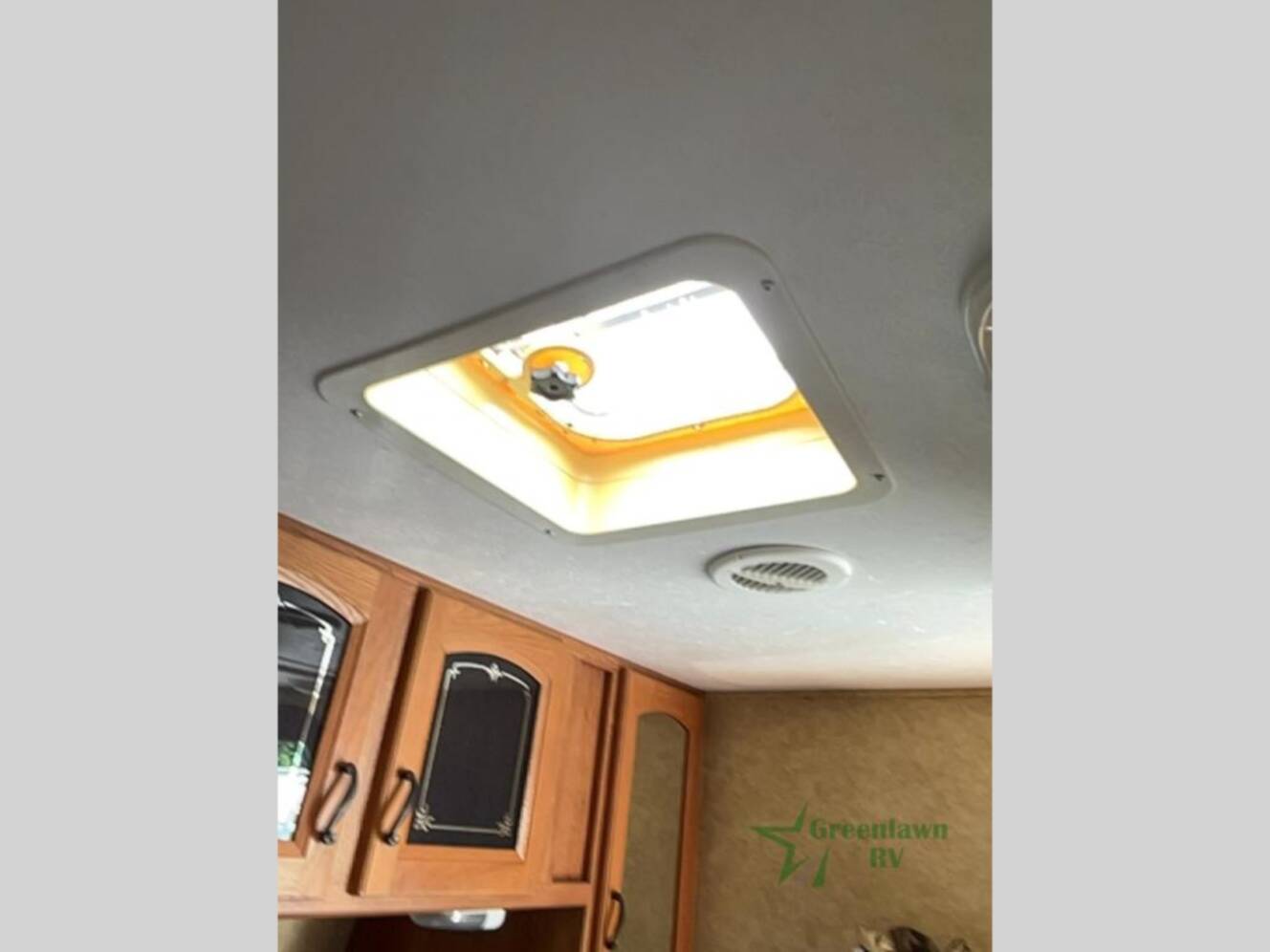 A photo of this 2011 Prime Time Rv LaCrosse 318BHS