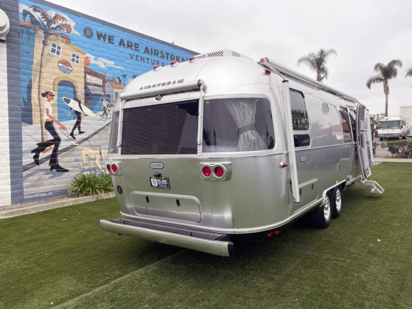 A photo of this 2026 Airstream Classic 28 RBT