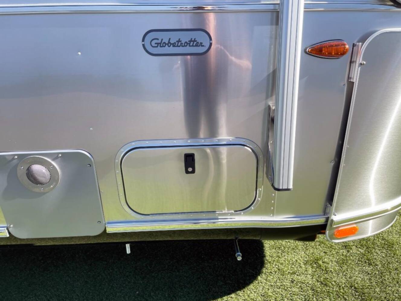A photo of this 2026 Airstream Globetrotter 25FB