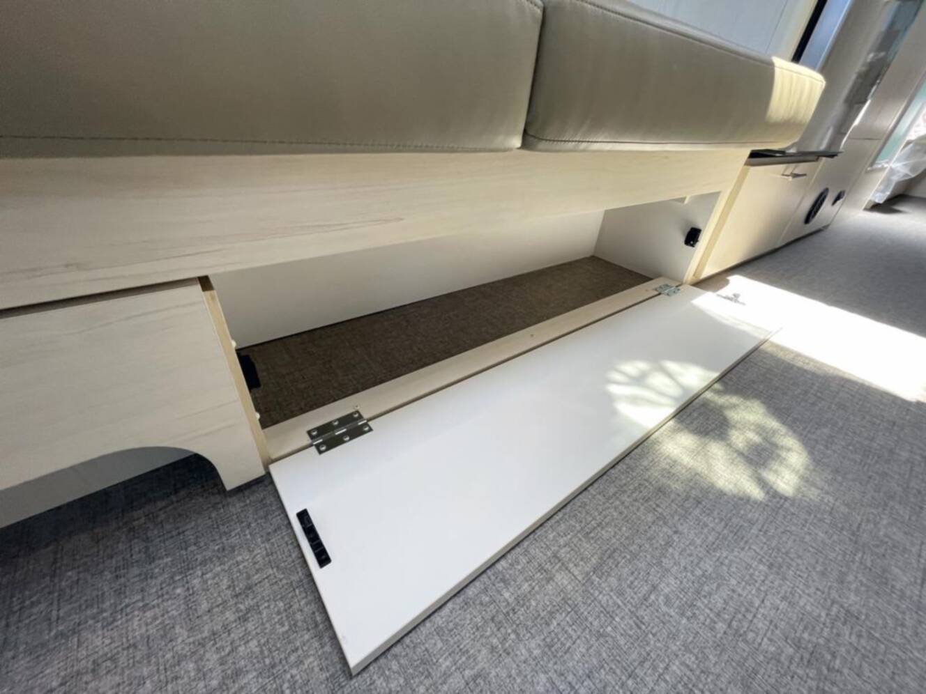 A photo of this 2026 Airstream Flying Cloud 27FB