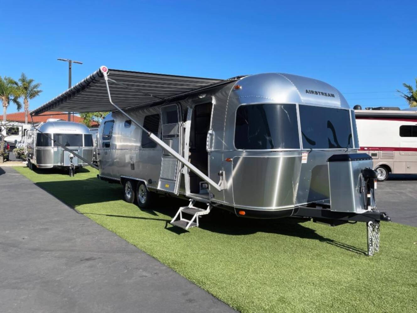 A photo of this 2026 Airstream Classic 28 RBQ