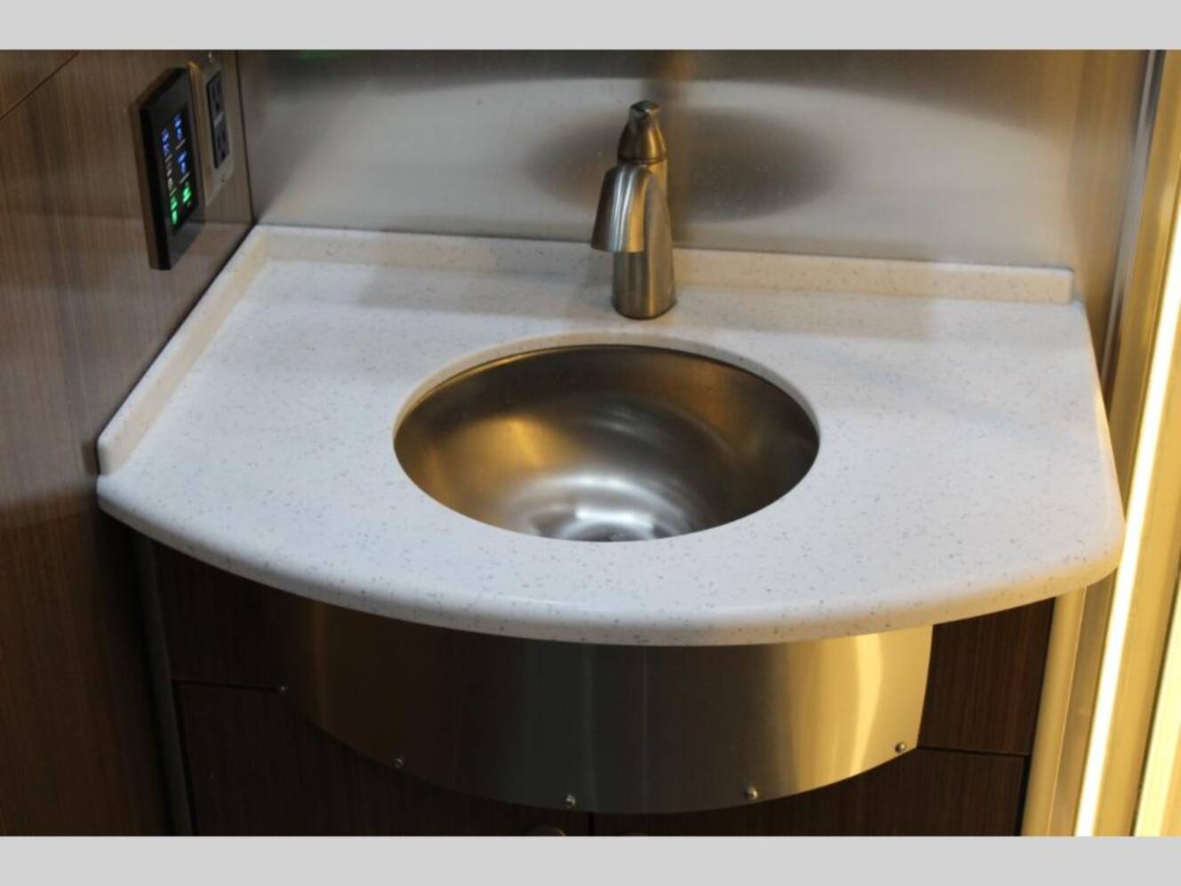 A photo of this 2019 Airstream Atlas Murphy Suite