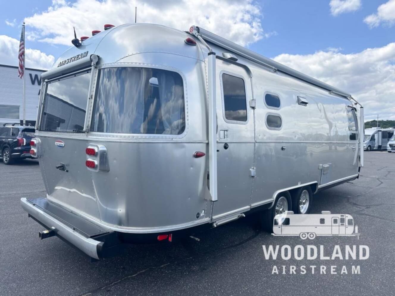 A photo of this 2019 Airstream International Signature 27FB