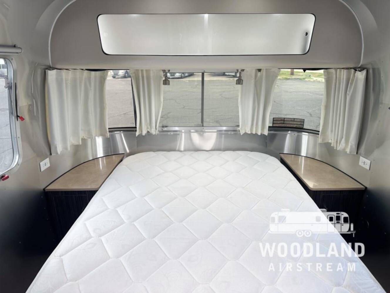 A photo of this 2019 Airstream International Signature 27FB