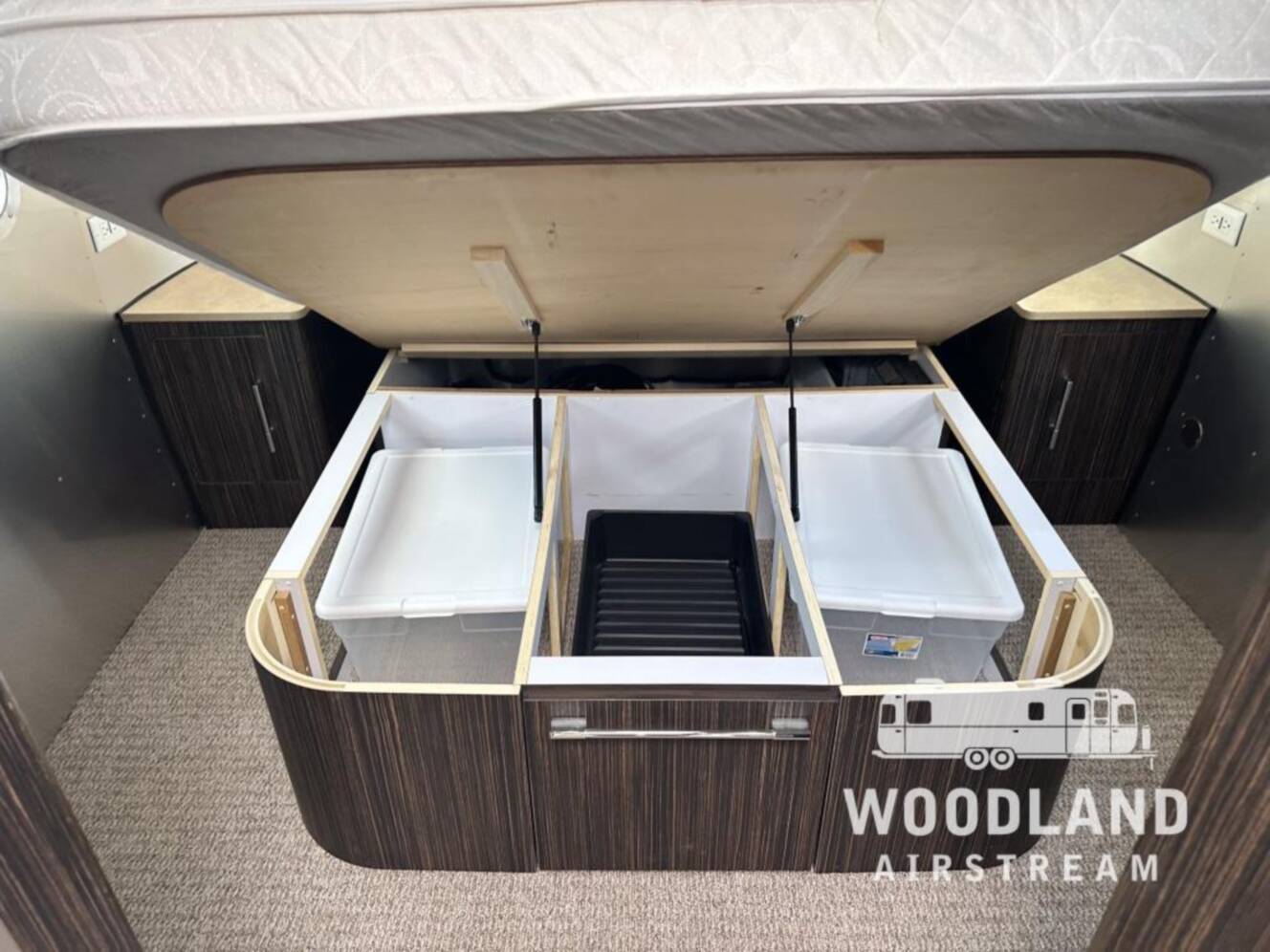 A photo of this 2019 Airstream International Signature 27FB