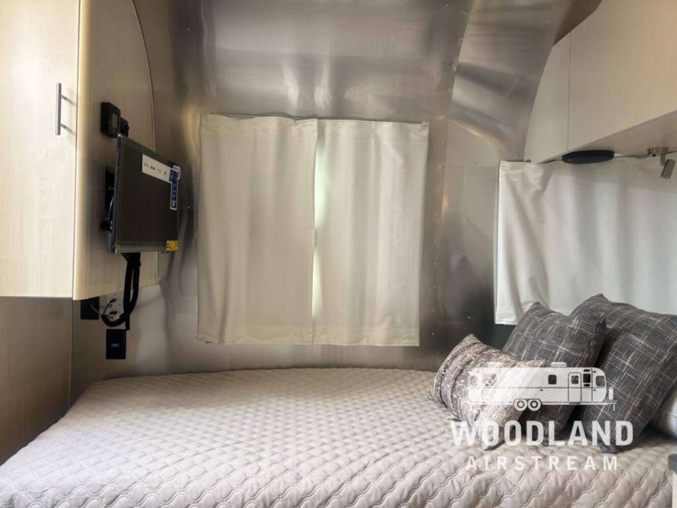 A photo of this 2026 Airstream Flying Cloud 27FB Twin