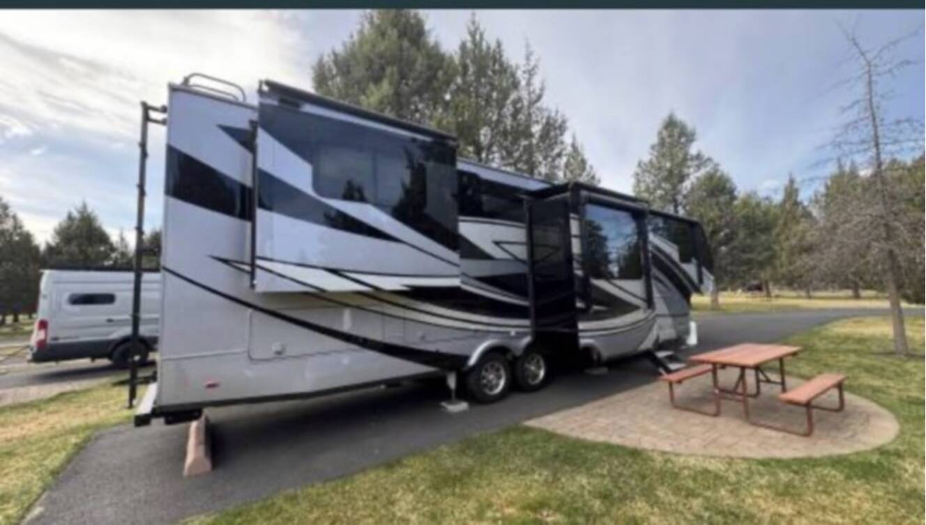 A photo of this 2022 Vanleigh Rv Beacon 42RDB