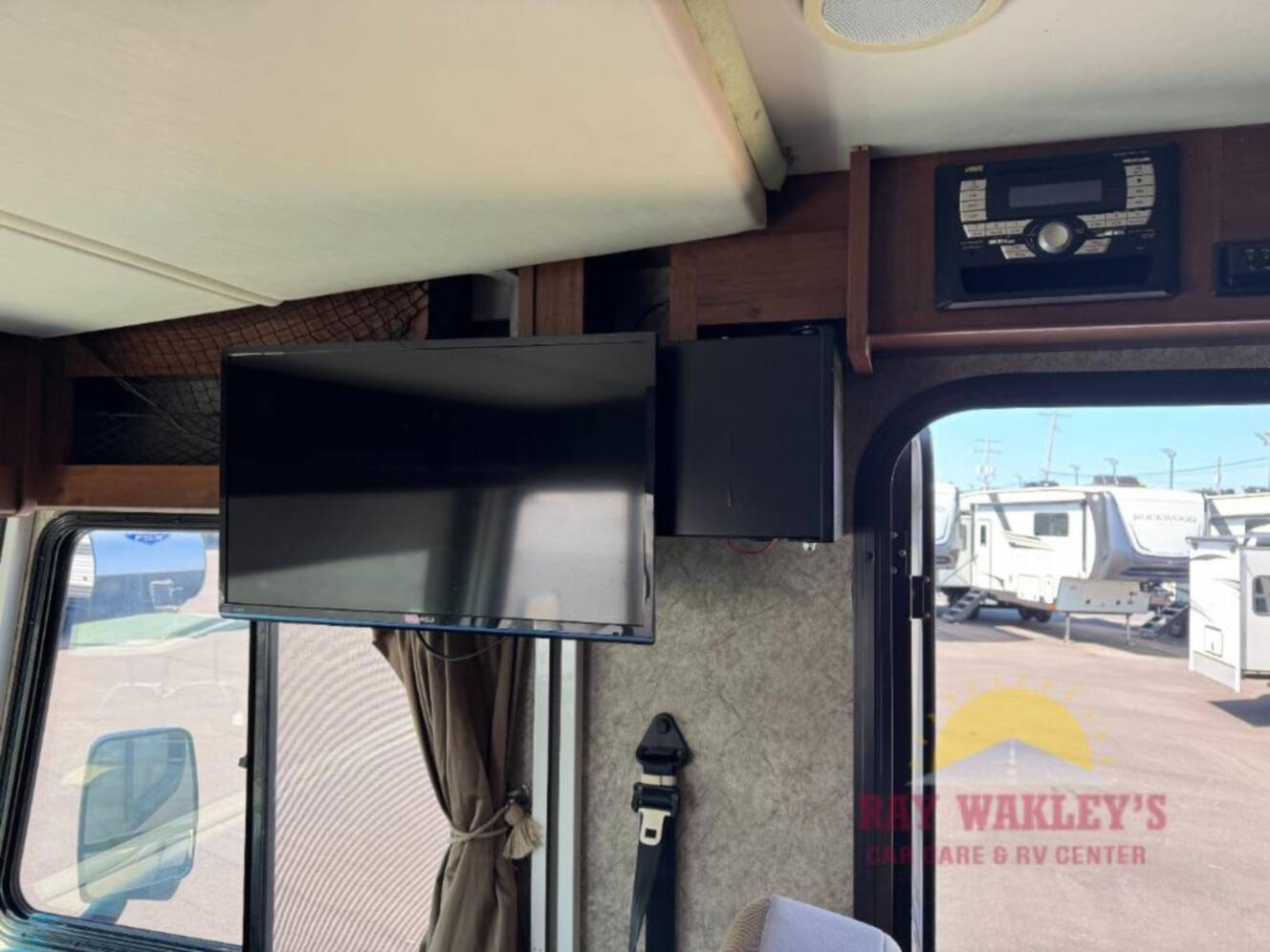 A photo of this 2014 Fleetwood Rv Storm 28F