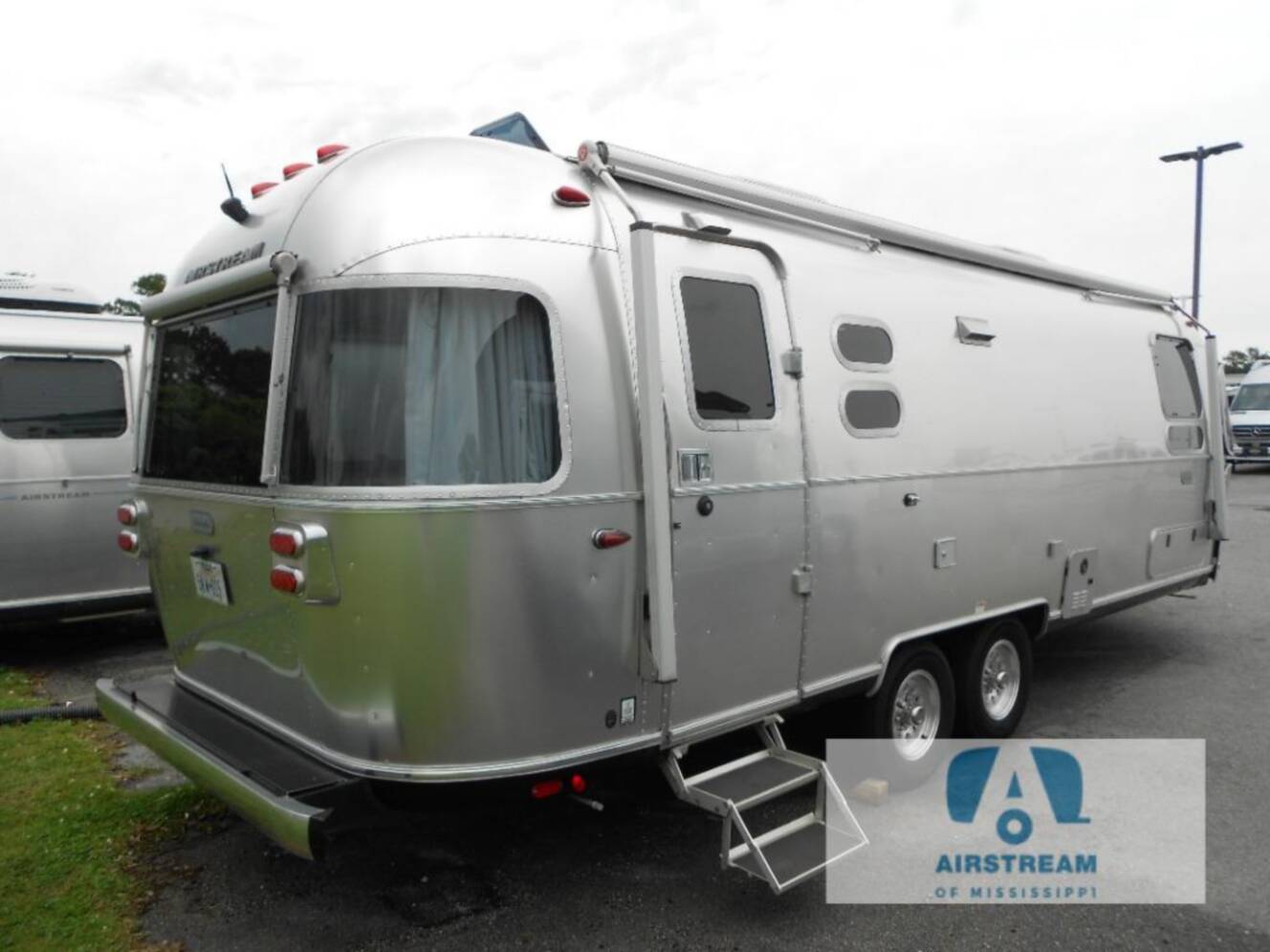 A photo of this 2023 Airstream Globetrotter 27FB Twin