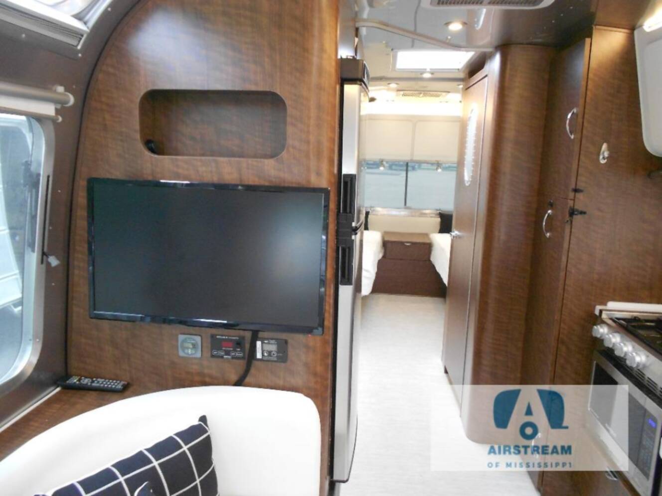 A photo of this 2023 Airstream Globetrotter 27FB Twin