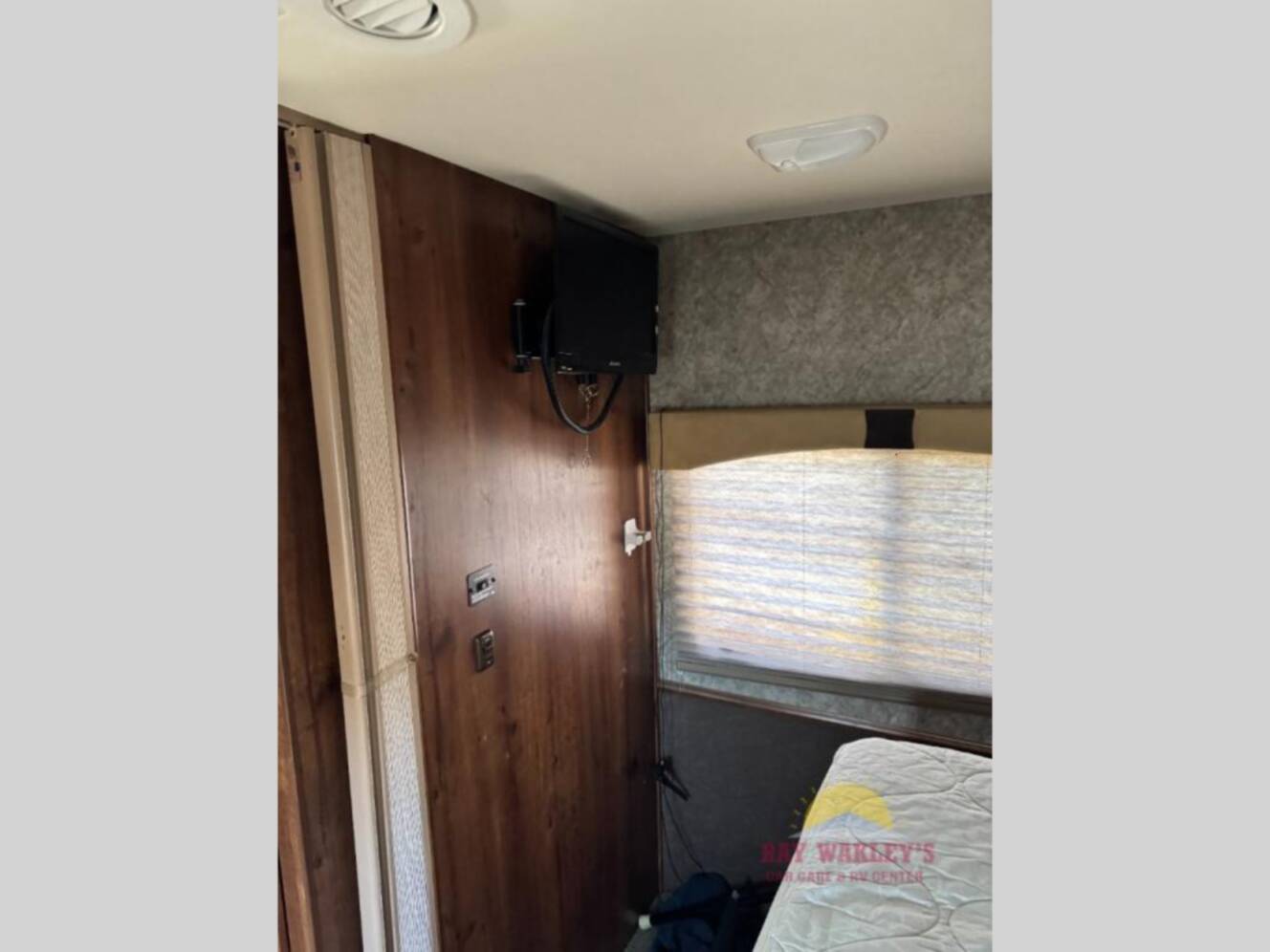 A photo of this 2014 Fleetwood Rv Storm 28F