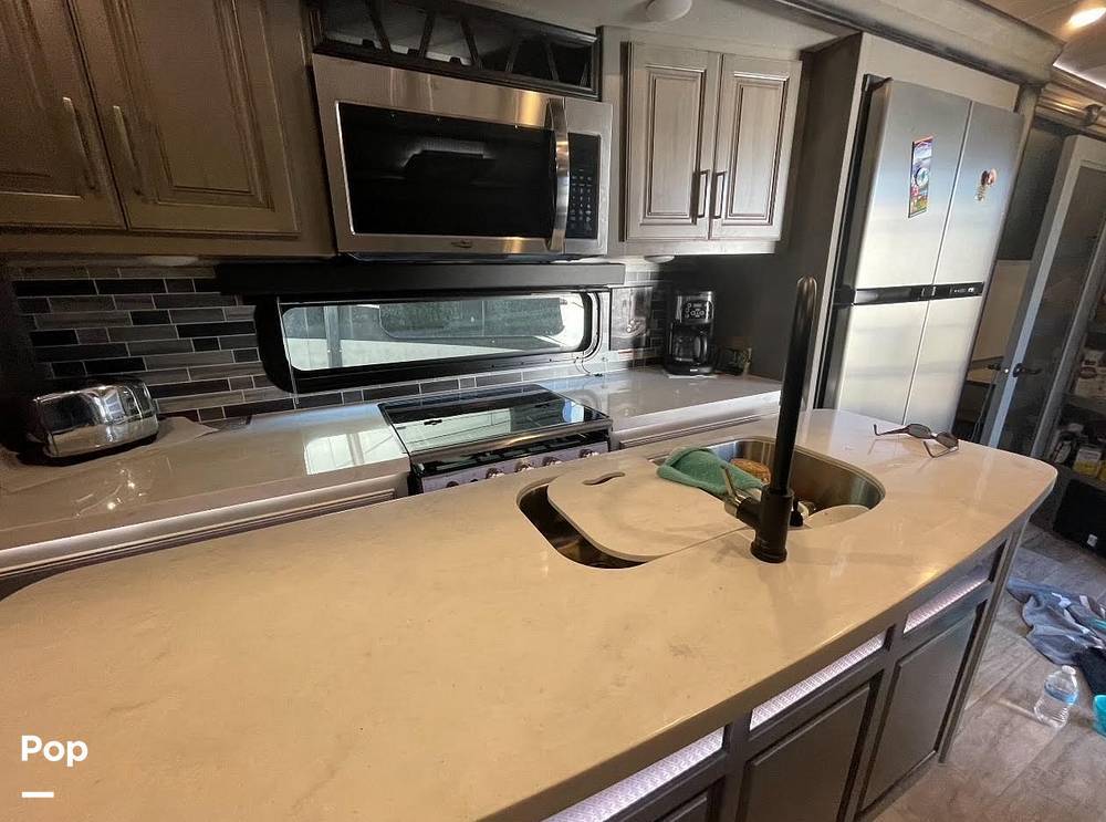 2021 Keystone Montana Legacy 3781RL in paradise CA