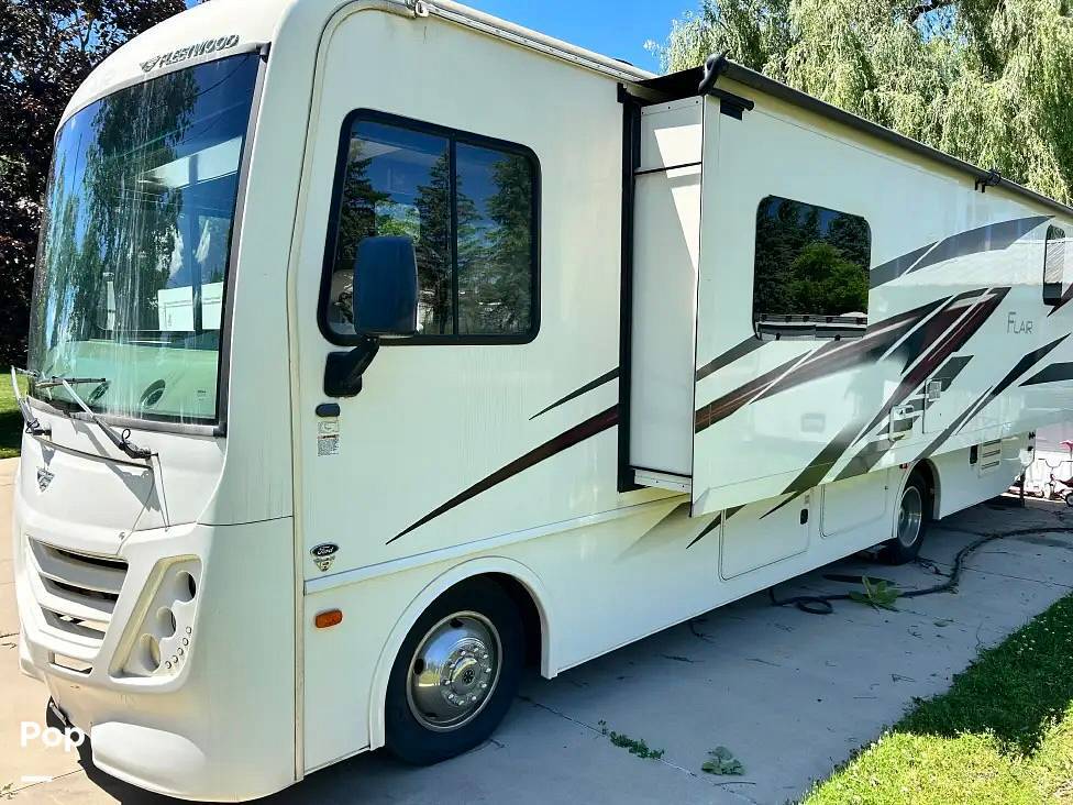 2021 Fleetwood Flair 29M in bath MI