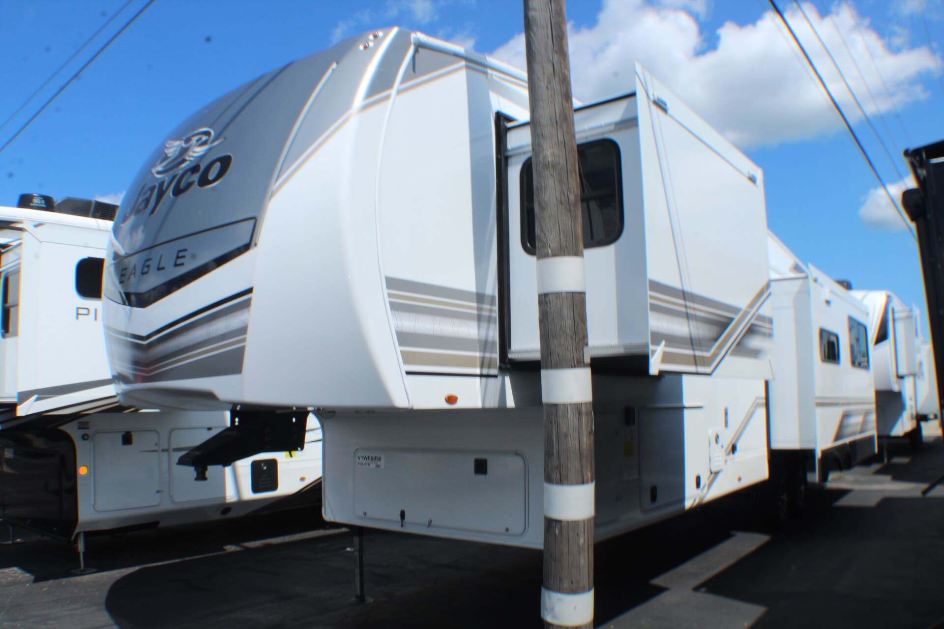 2027 Jayco Eagle 335LSTS in clyde OH