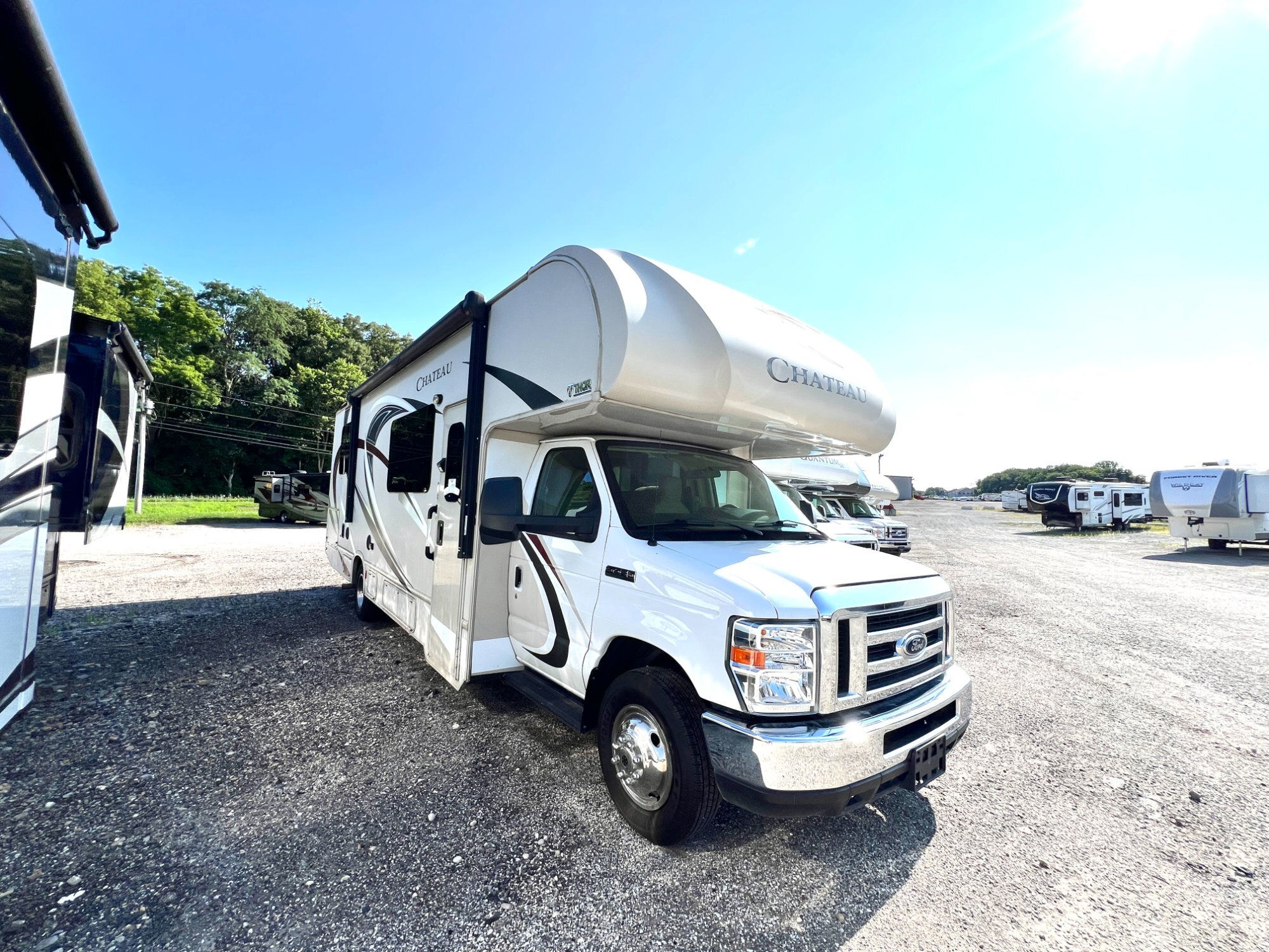 2017 Thor Motor Coach Chateau 31Y RV