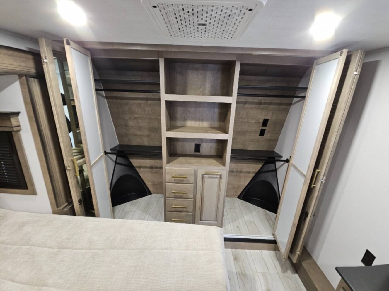 A photo of this 2026 Keystone Rv Montana 3532SP