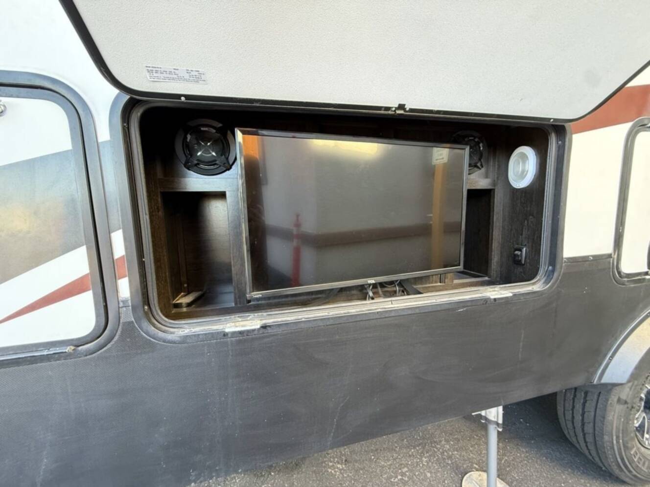 A photo of this 2016 Grand Design Momentum 376TH