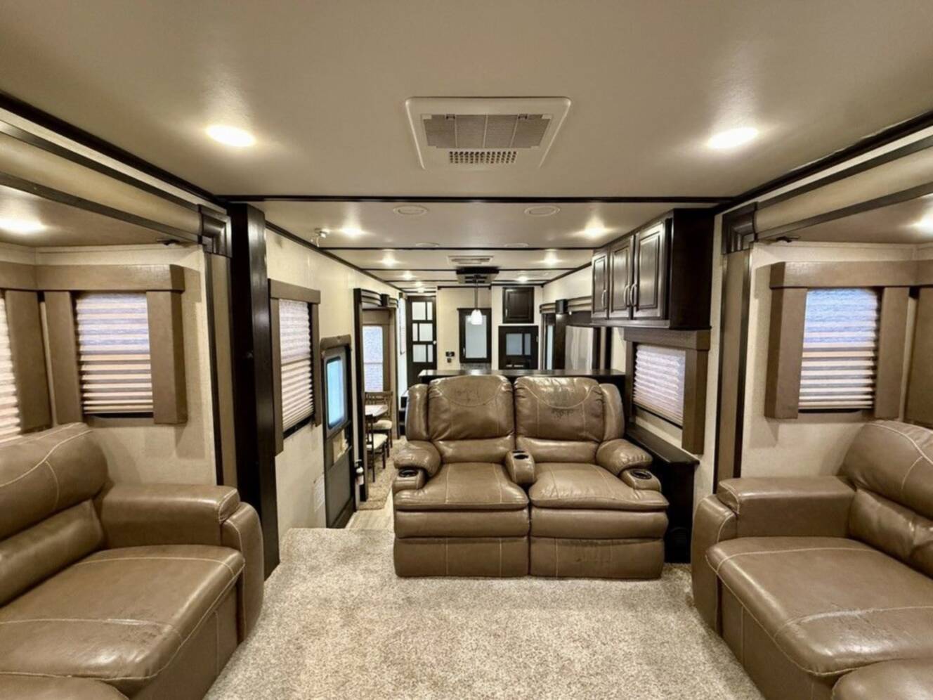A photo of this 2016 Grand Design Momentum 376TH
