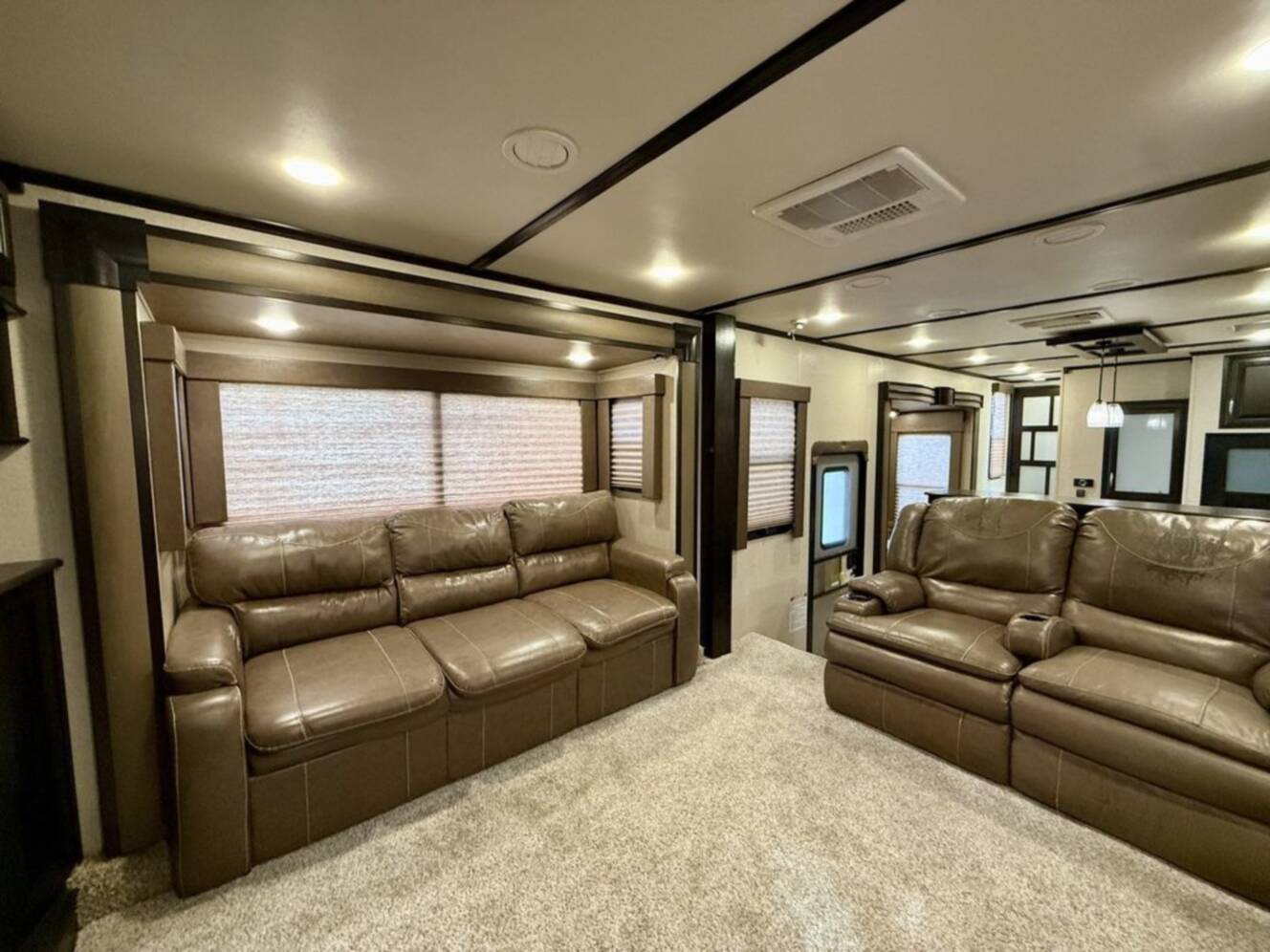 A photo of this 2016 Grand Design Momentum 376TH