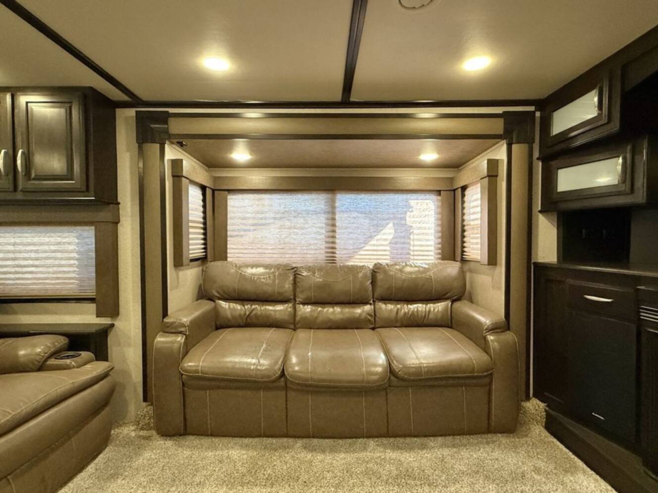 A photo of this 2016 Grand Design Momentum 376TH