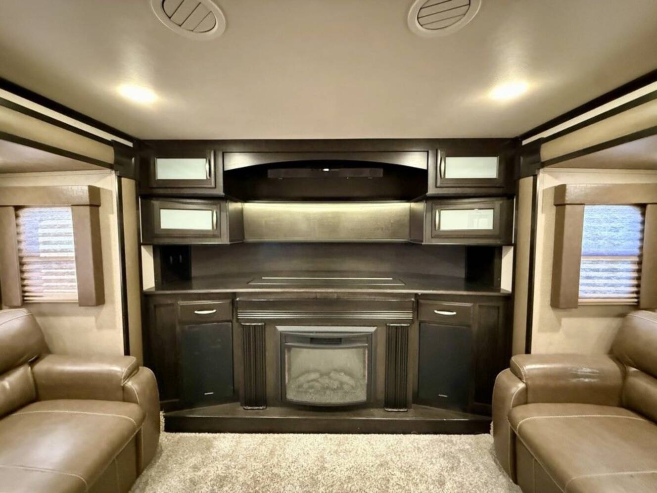 A photo of this 2016 Grand Design Momentum 376TH