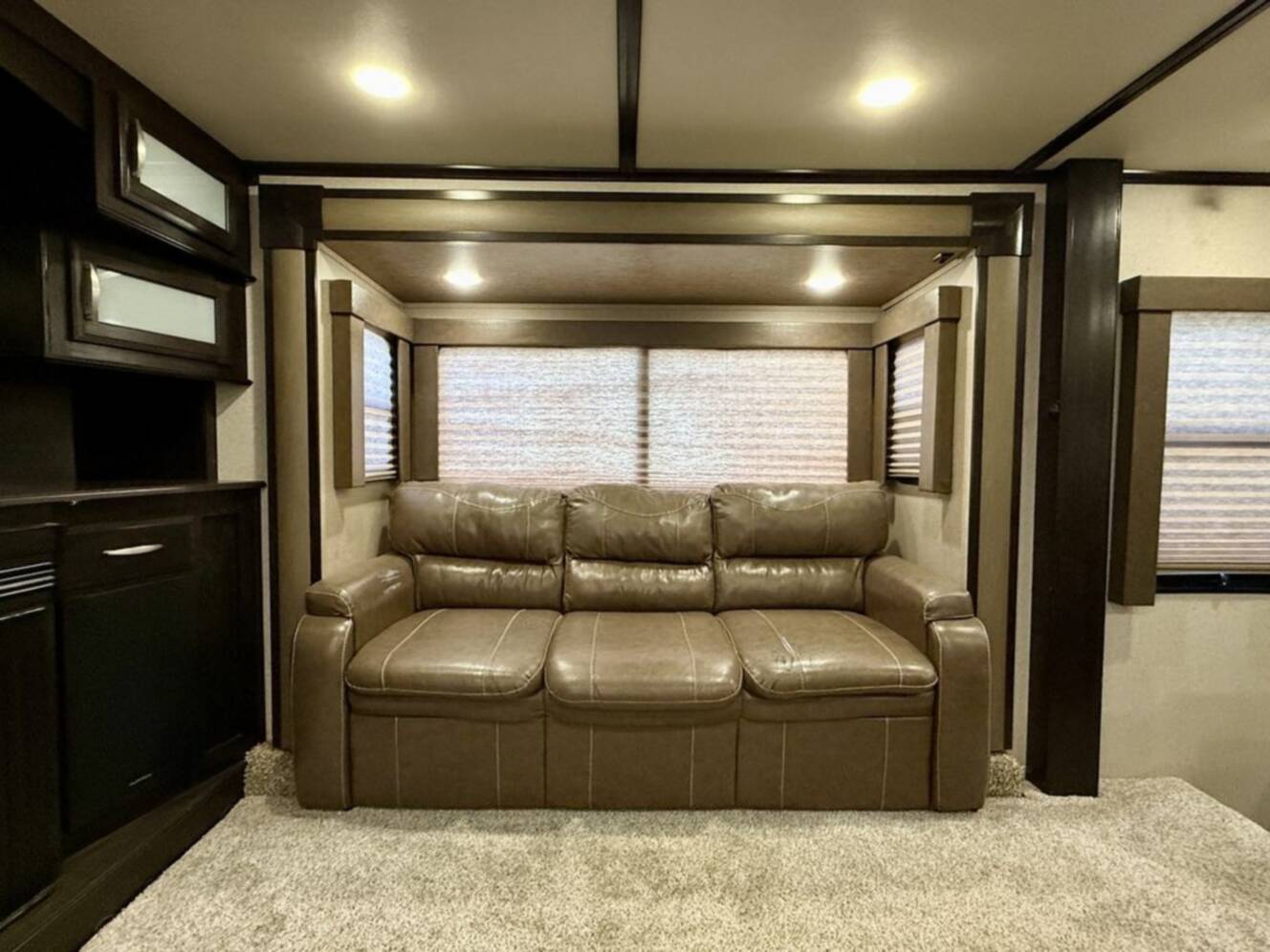 A photo of this 2016 Grand Design Momentum 376TH