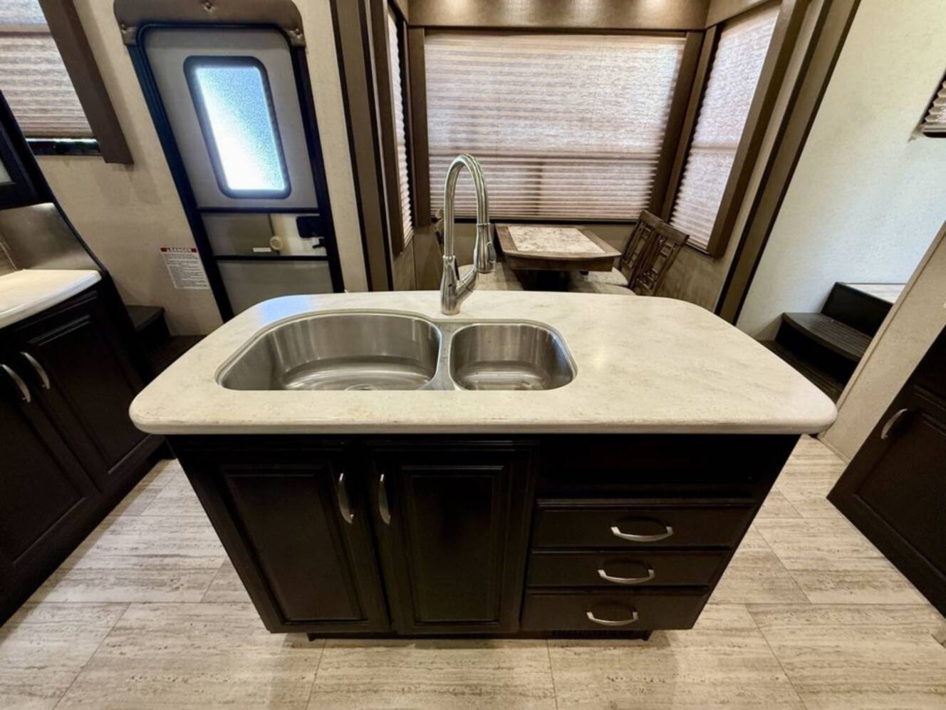 A photo of this 2016 Grand Design Momentum 376TH