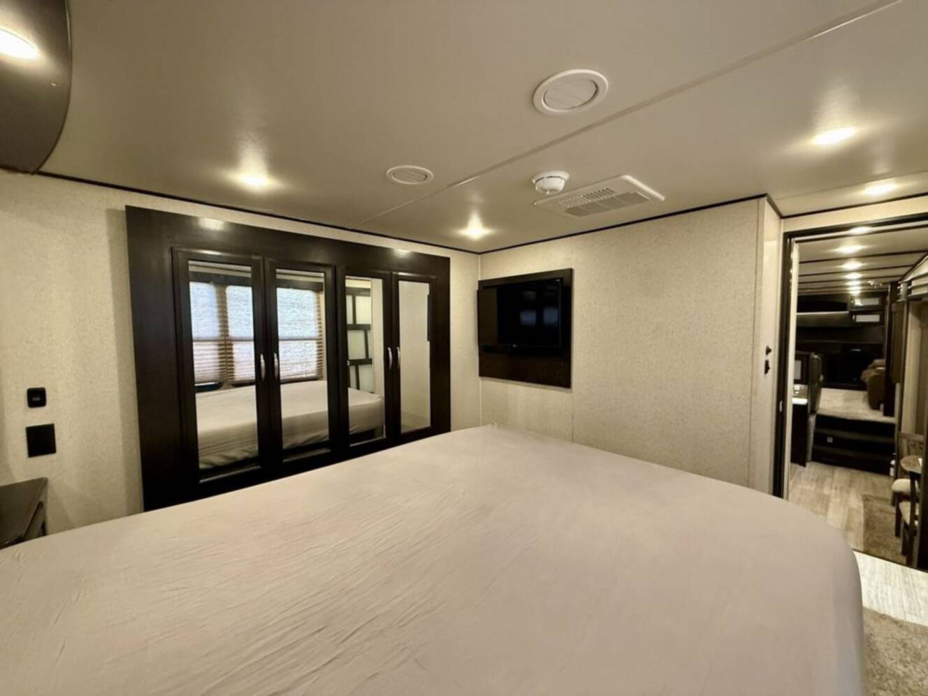 A photo of this 2016 Grand Design Momentum 376TH