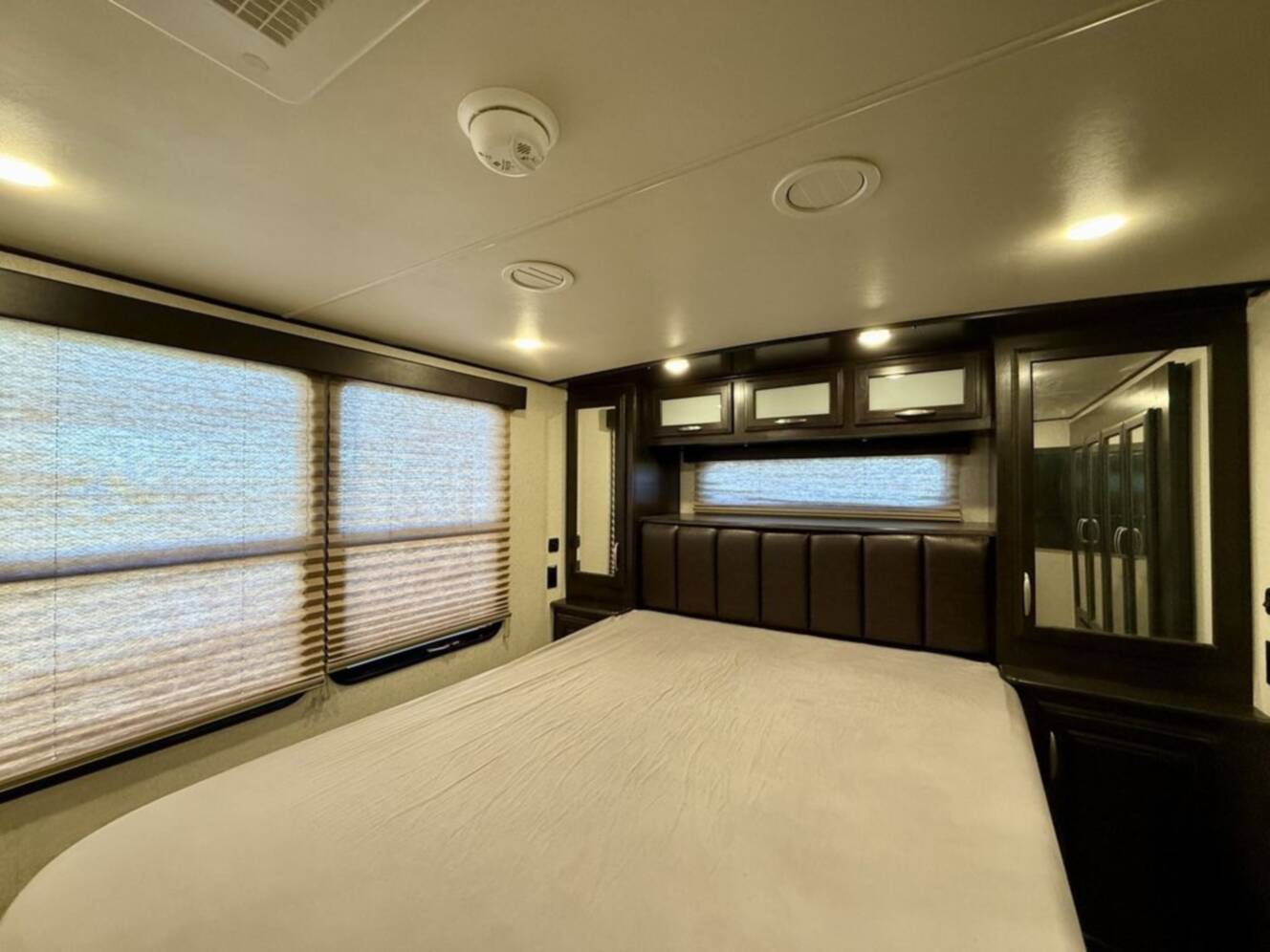 A photo of this 2016 Grand Design Momentum 376TH