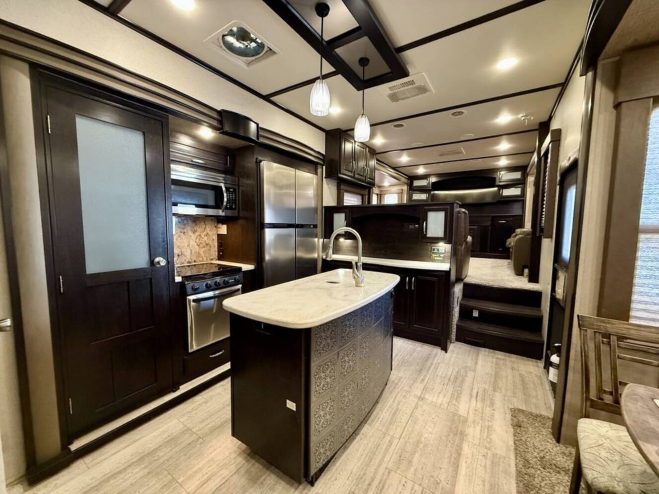 A photo of this 2016 Grand Design Momentum 376TH