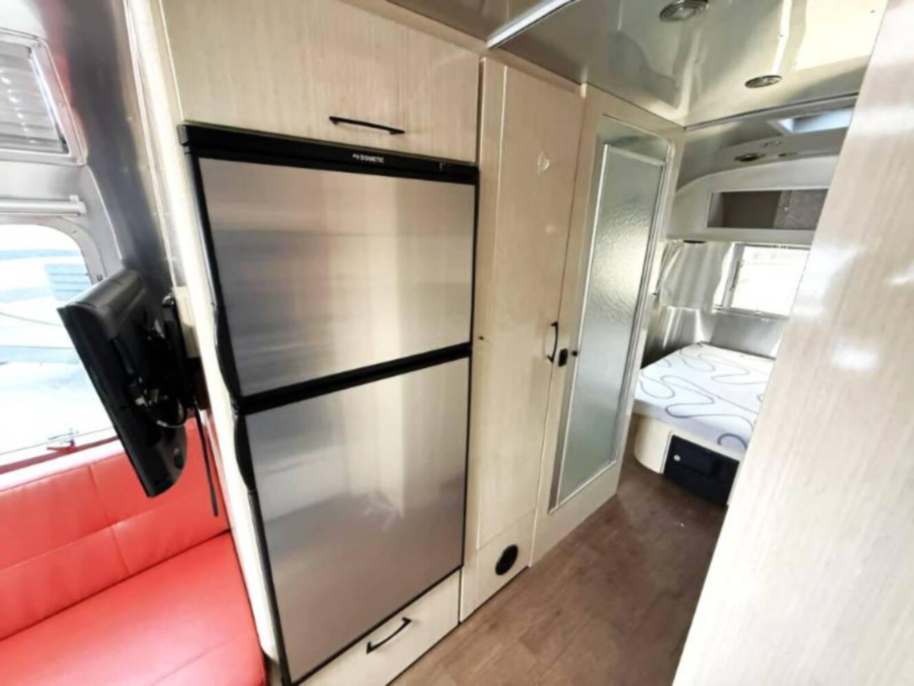 A photo of this 2018 Airstream International Serenity 25FB Twin