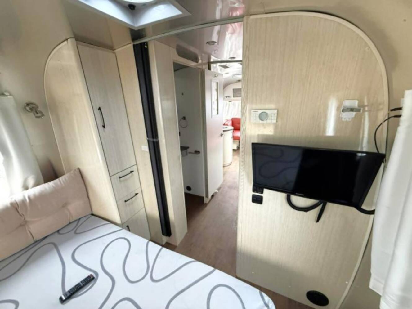 A photo of this 2018 Airstream International Serenity 25FB Twin