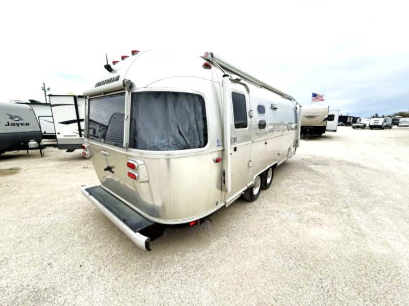 A photo of this 2018 Airstream International Serenity 25FB Twin