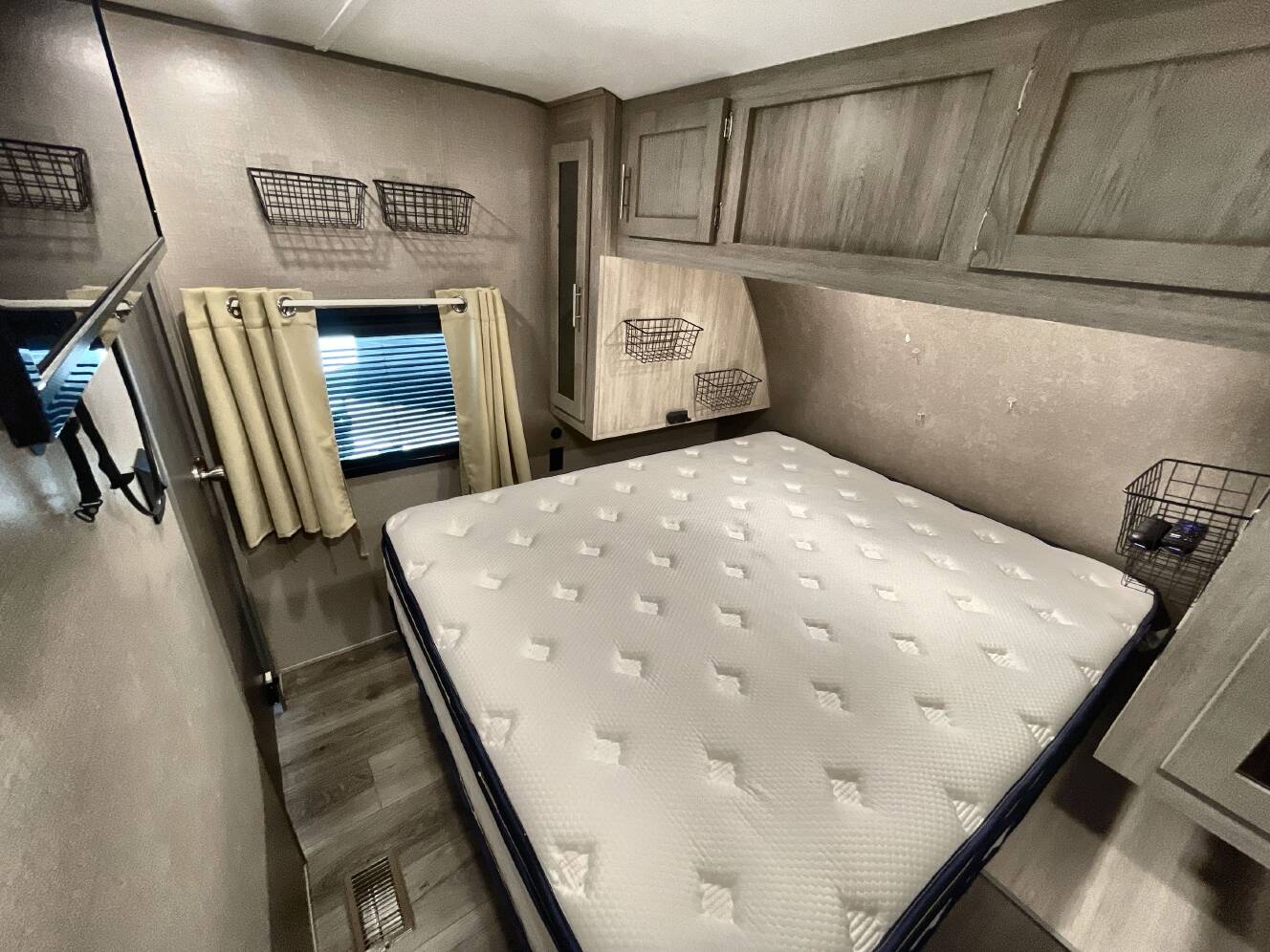 A photo of this 2022 Coachmen CATALINA LEGACY 263BHSCK