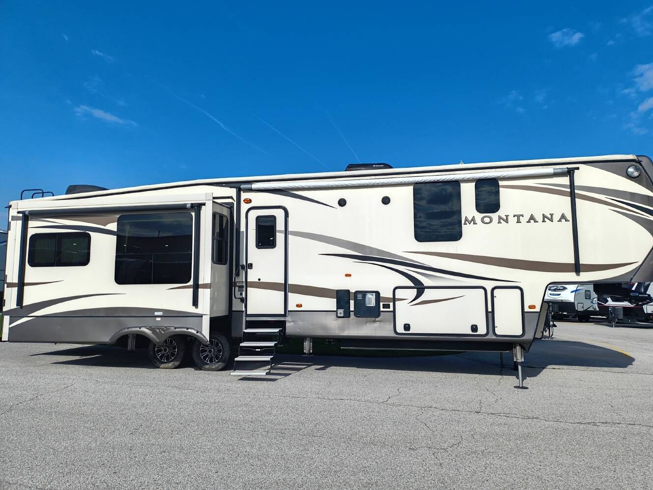 A photo of this 2017 Keystone MONTANA 3911FB