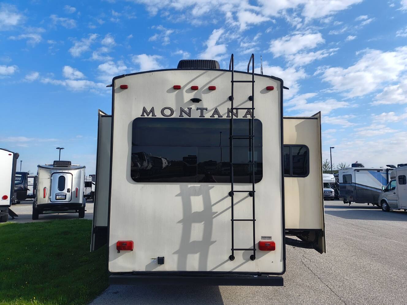 A photo of this 2017 Keystone MONTANA 3911FB