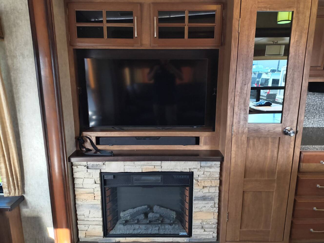 A photo of this 2017 Keystone MONTANA 3911FB