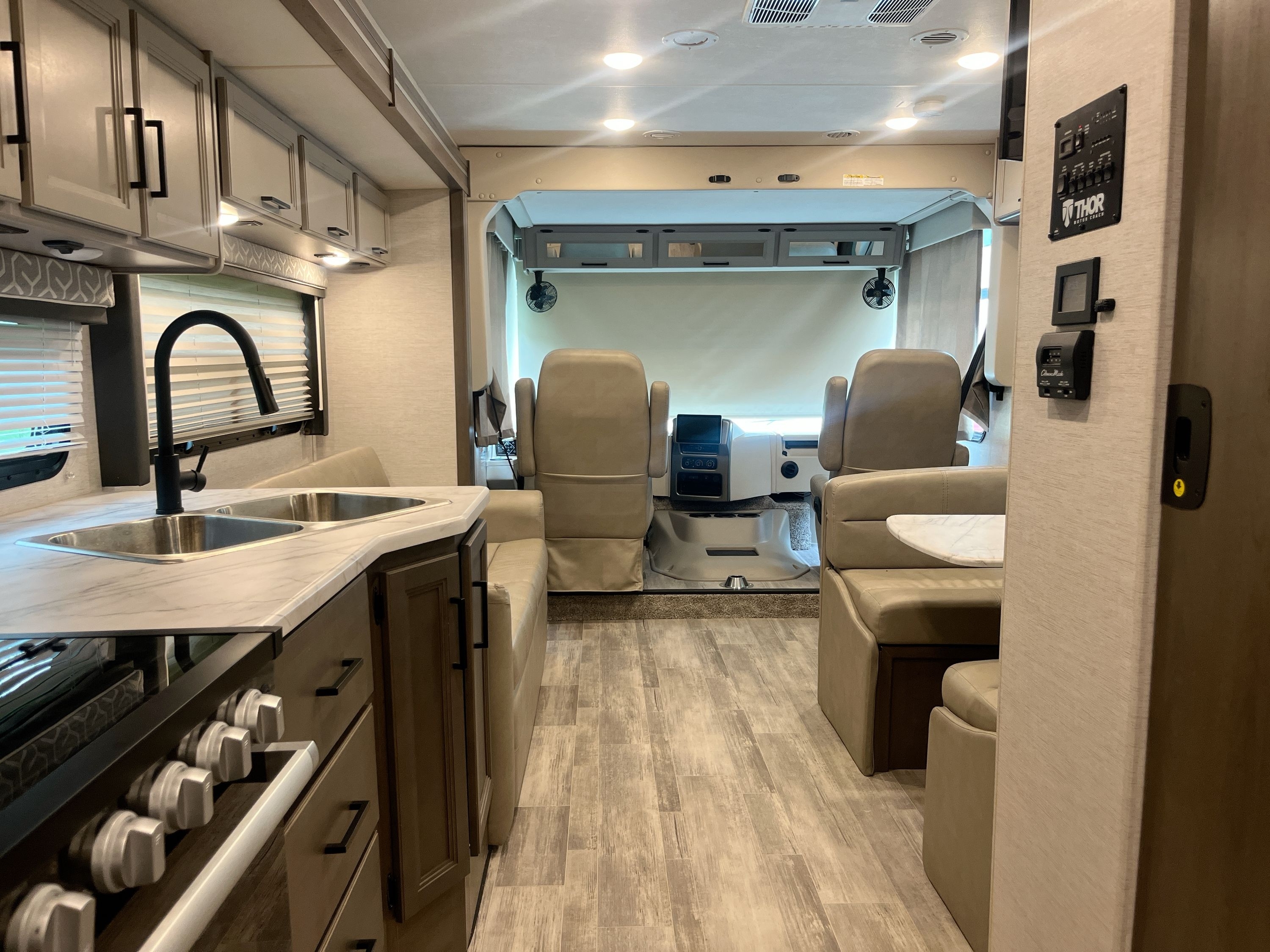 2024 Thor FREEDOM TRAVELER A29 in spring TX