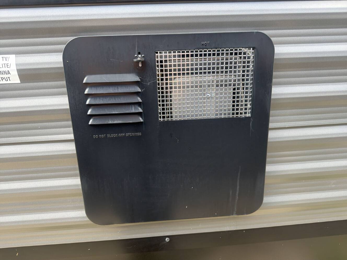 A photo of this 2022 Jayco JAY FLIGHT SLX BAJA 240RBSW