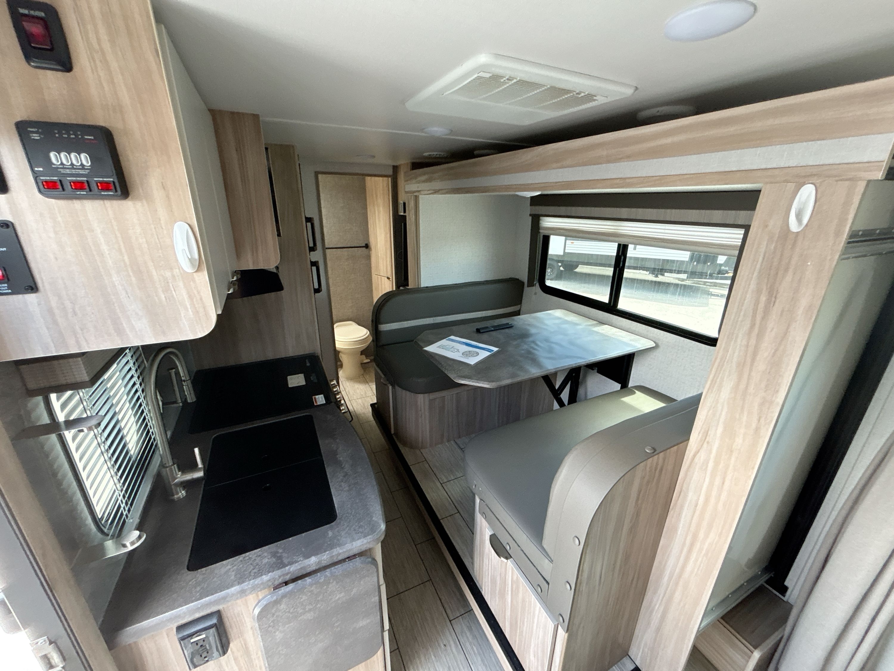 2021 Winnebago MICRO MINNIE 2108DS in fort pierce FL