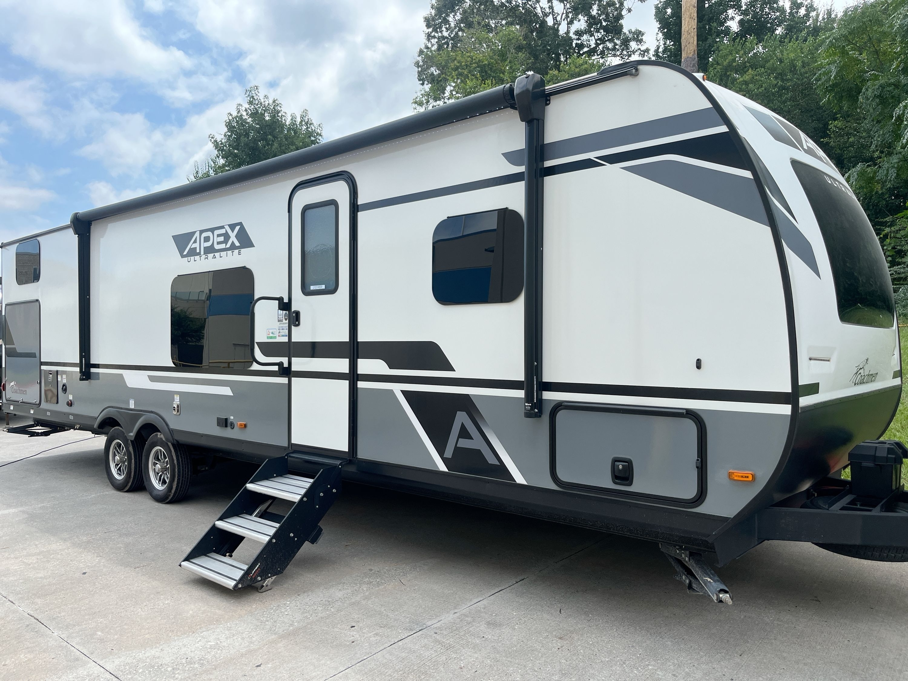 2024 Coachmen APEX ULTRA-LITE 300BHS RV