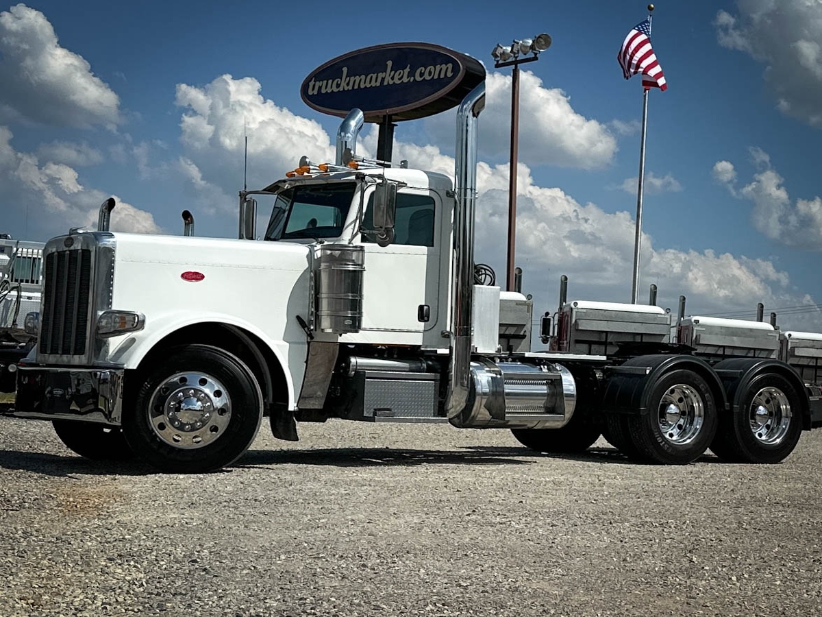 2018 PETERBILT 389 in Olive Branch, MS