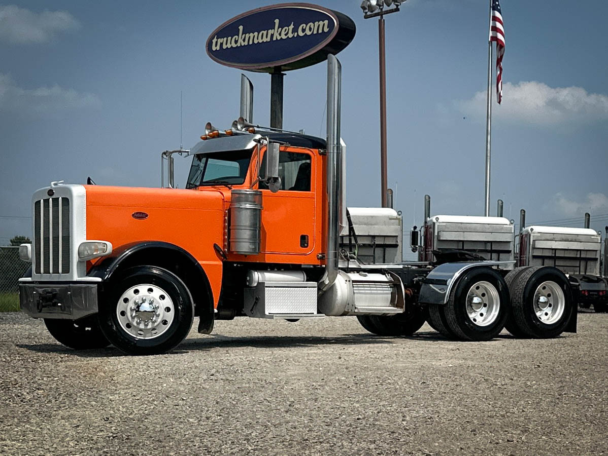 2013 PETERBILT 389 in Olive Branch, MS