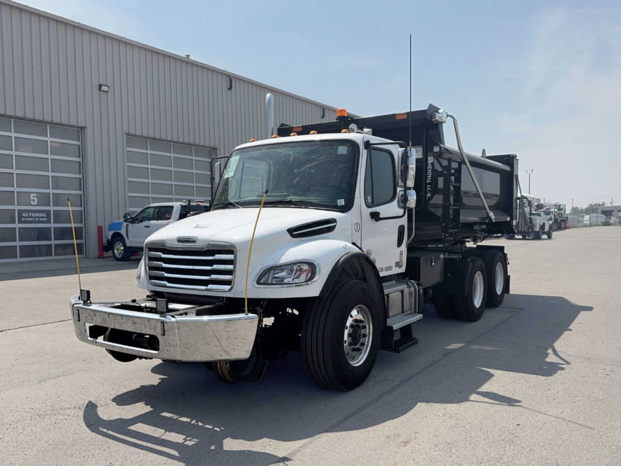 2025 FREIGHTLINER BUSINESS CLASS M2 106 in Bakersfield, CA
