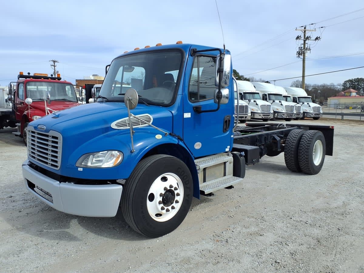 2019 FREIGHTLINER BUSINESS CLASS M2 106 in Greenville, SC