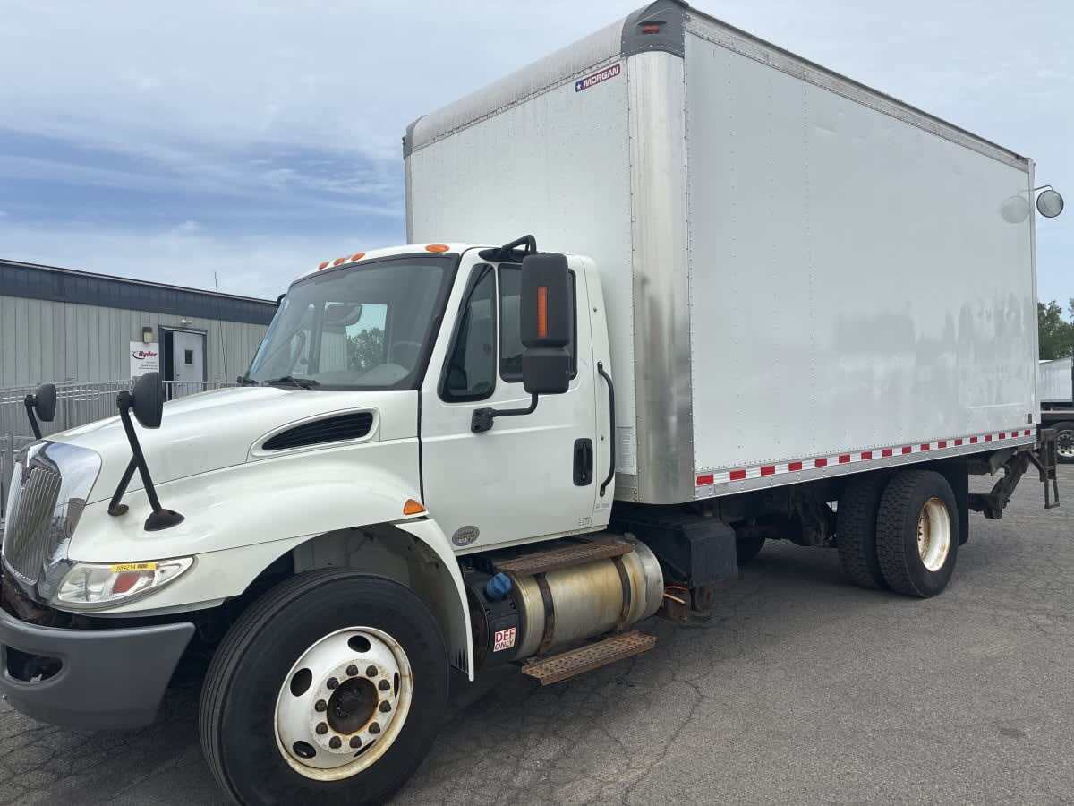 2018 INTERNATIONAL 4300 in Hampton, VA