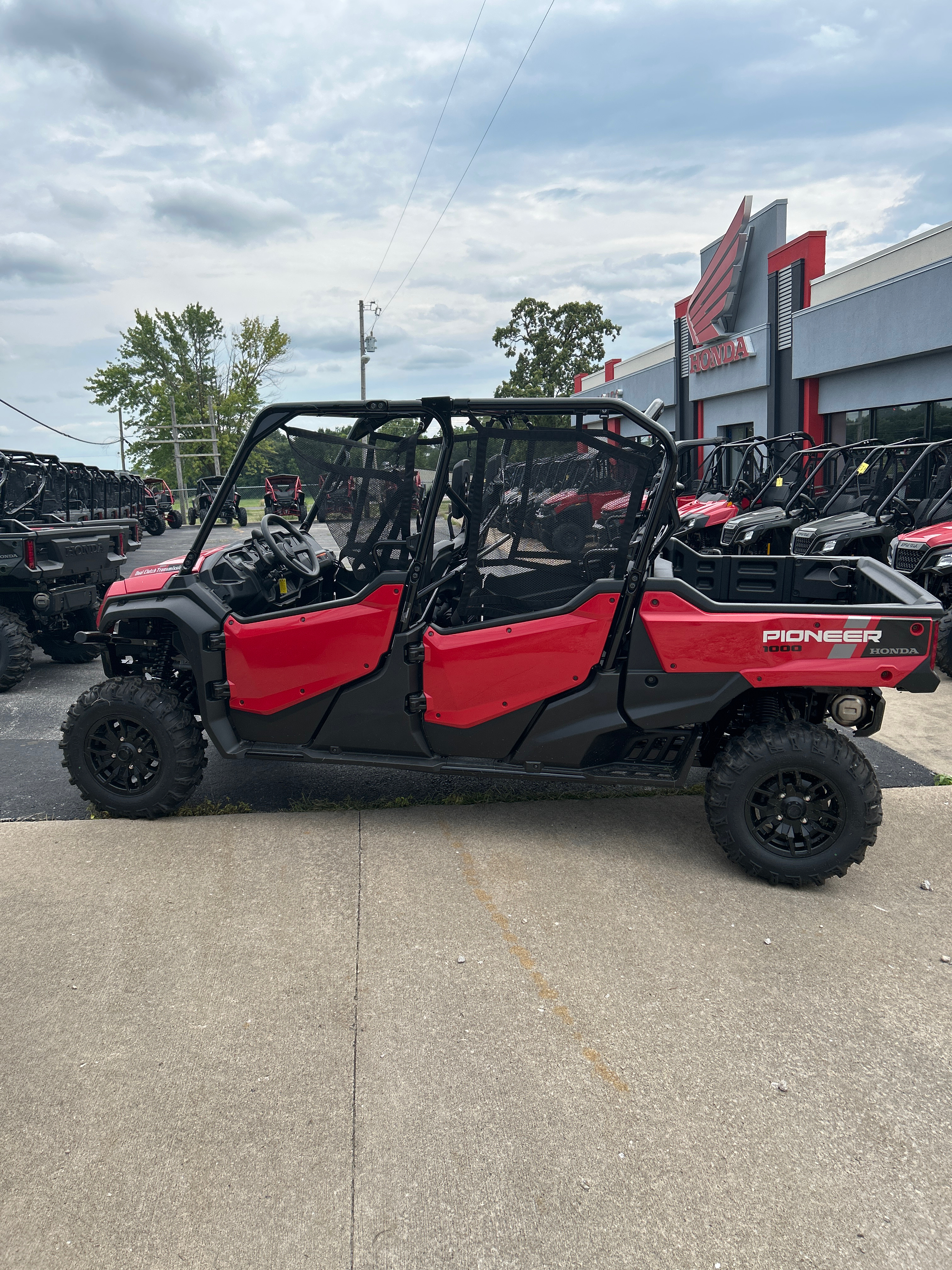 2025 Honda PIONEER 1000-6 DLX CRE BASE in columbia MO